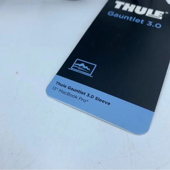 Thule Sweden gauntlet 3.0 sleeve FITS 13 inch MacBook Pro black NEW - Picture 2 of 10
